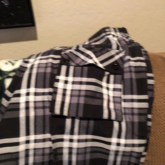 Shorts - Picture 2 of 3